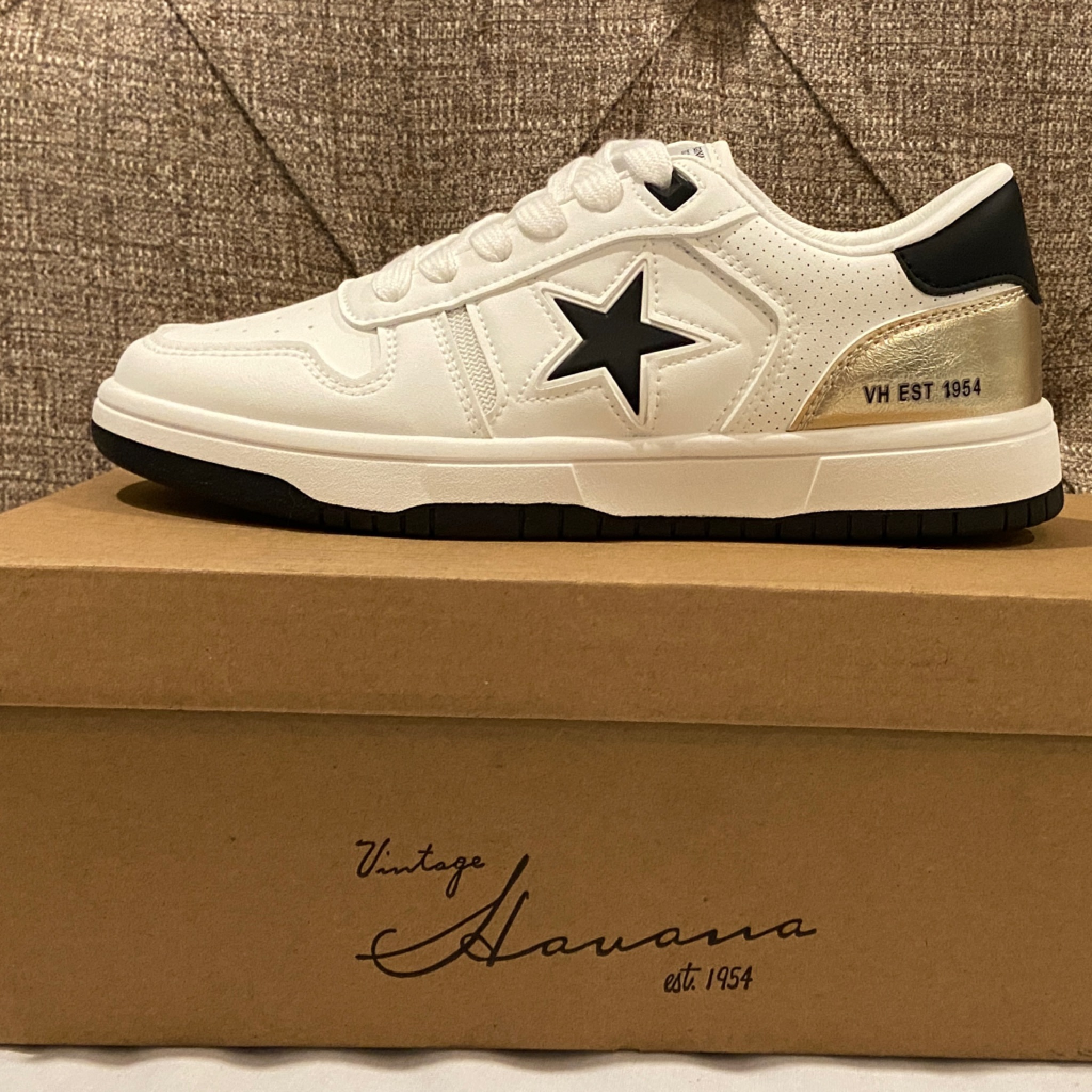Vintage Havana White Sneakers With Black Star And Gold Heel Accent